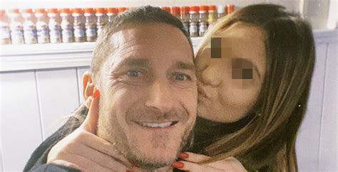 Chanel Totti, i dolci auguri di papà Francesco per i 15 anni. E 